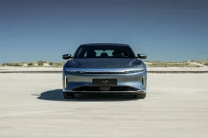 Les voitures électriques avec l'autonomie la plus impressionnante : lesquelles choisir ?