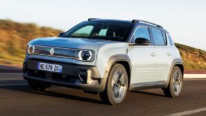 « Plongée dans l'héritage de la Renault 4 : Un voyage au cœur d'un classique intemporel »